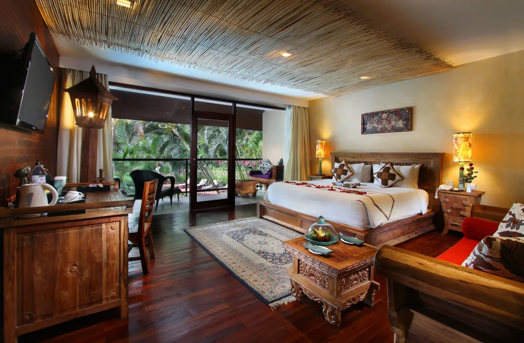 Pool-View-Suite-Bedroom-1_